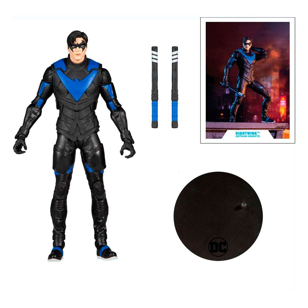 Figura Nightwing McFarlane Toys con detalles en negro y azul, incluye bastones y base de soporte