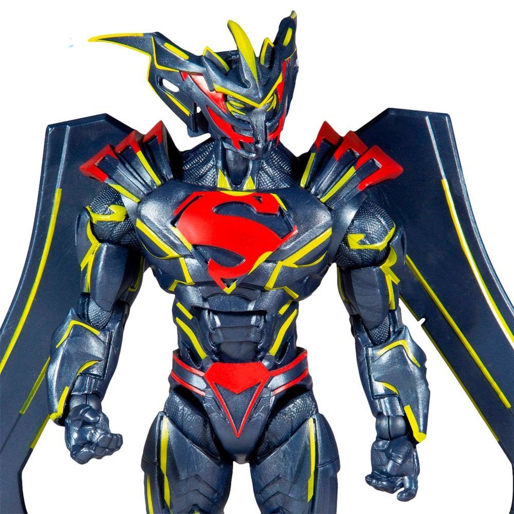 Figura Superman Gold Label de McFarlane Toys con diseño futurista en colores negro, rojo y amarillo