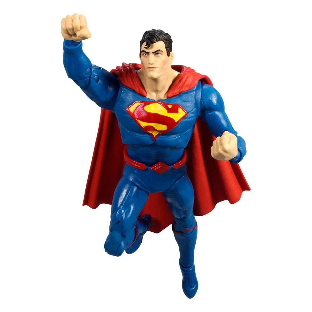 Figura superman mcfarlane chile con capa roja y traje azul en pose de vuelo