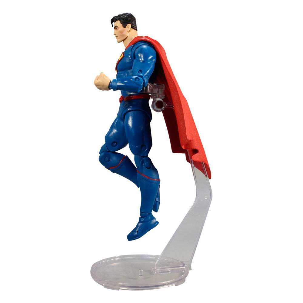 Figura Superman McFarlane Chile con capa roja y detalles en azul en pose de vuelo