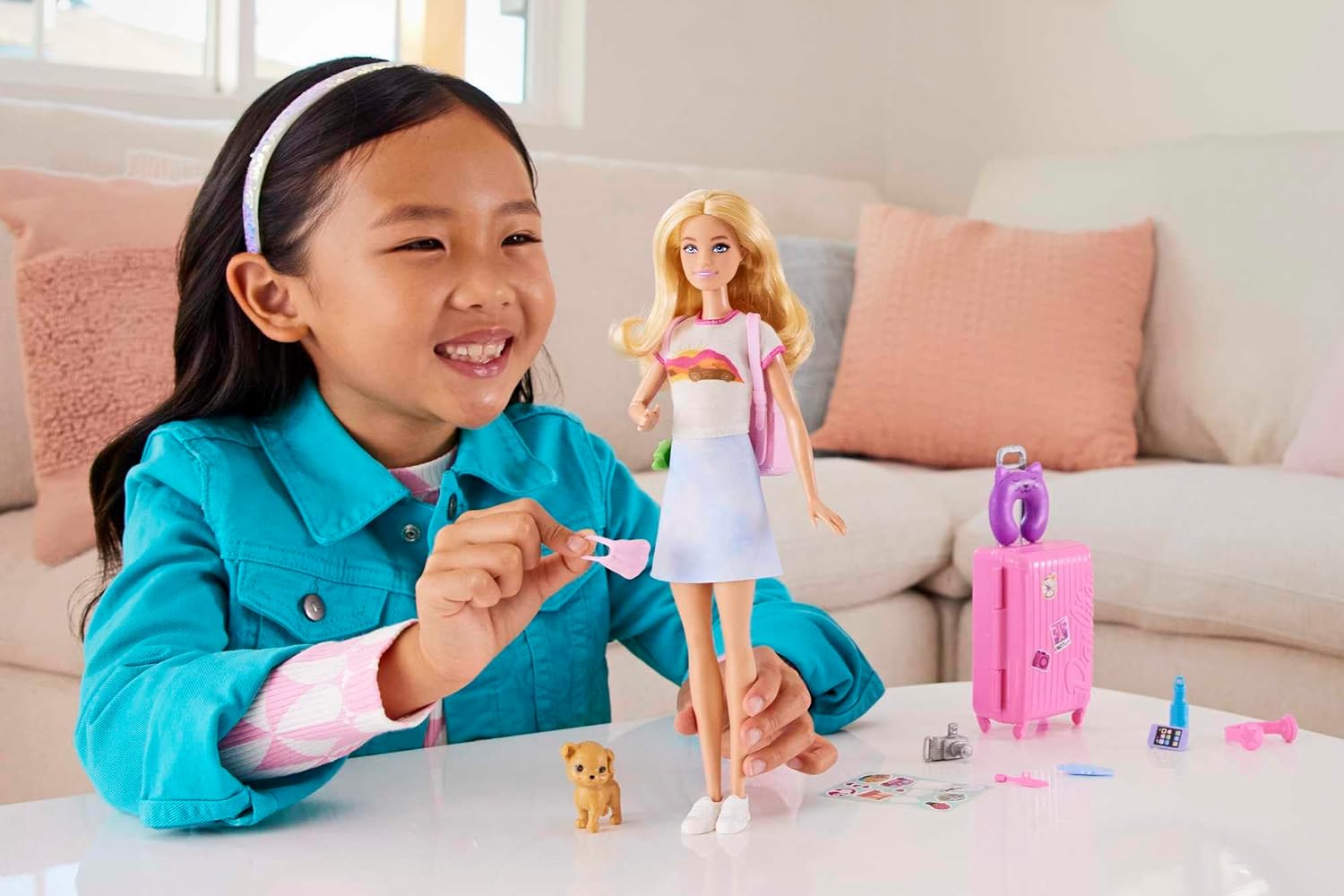 BARBIE MALIBU VIAJERA CON MASCOTA Y ACCESORIOS | MATTEL