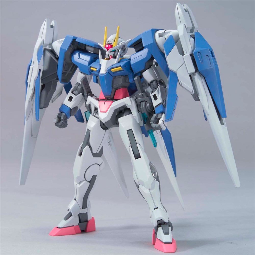 BANDAI HG MOBILE SUIT 00 RAISER DESIGNER´S COLOR VER. - IRION Juguetería - 