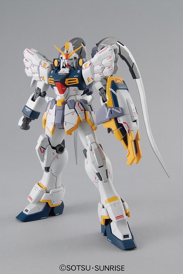 BANDAI MG GUNDAM SANDROCK EW - IRION Juguetería - 
