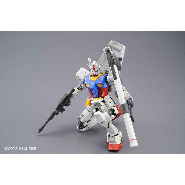 BANDAI MG MOBILE SUIT GUNDAM RX-78-02 3.0 - IRION Juguetería - 