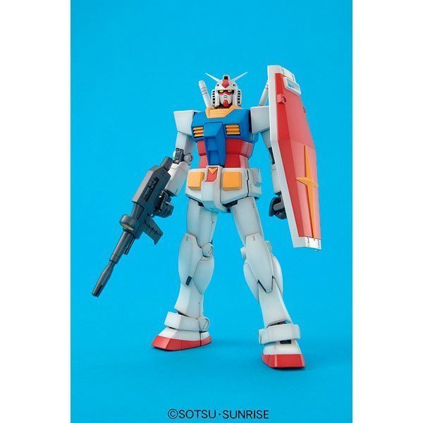BANDAI MG MOBILE SUIT RX-78-2 GUNDAM VER 2.0 - IRION Juguetería - 