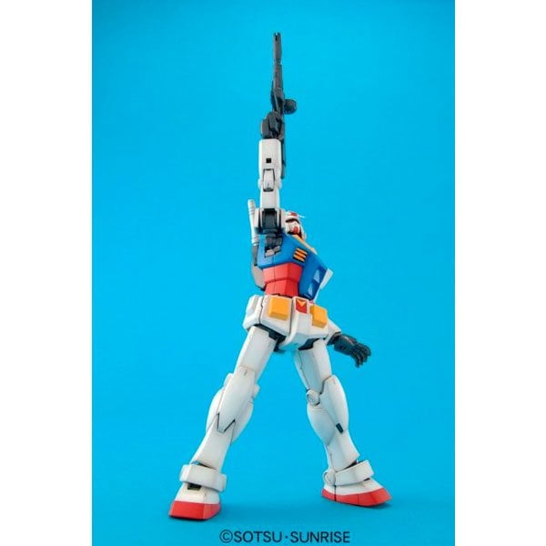 BANDAI MG MOBILE SUIT RX-78-2 GUNDAM VER 2.0 - IRION Juguetería - 