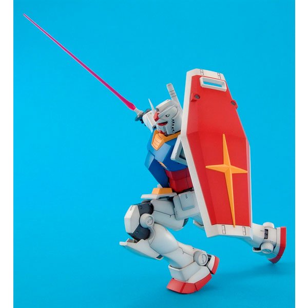 BANDAI MG MOBILE SUIT RX-78-2 GUNDAM VER 2.0 - IRION Juguetería - 