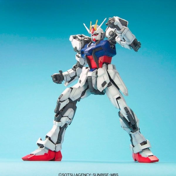 BANDAI PG MOBILE SUIT GAT-X105 STRIKE GUNDAM - IRION Juguetería - 