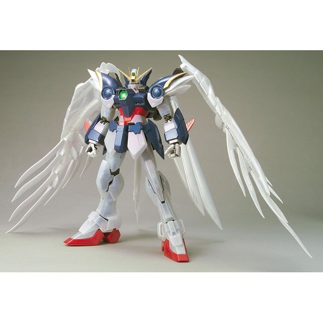 BANDAI PG WING GUNDAM ZERO CUSTOM PEARL MIRROR COAT VER. - IRION Juguetería - 
