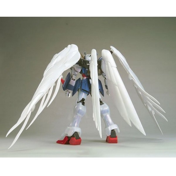 BANDAI PG WING GUNDAM ZERO CUSTOM PEARL MIRROR COAT VER. - IRION Juguetería - 