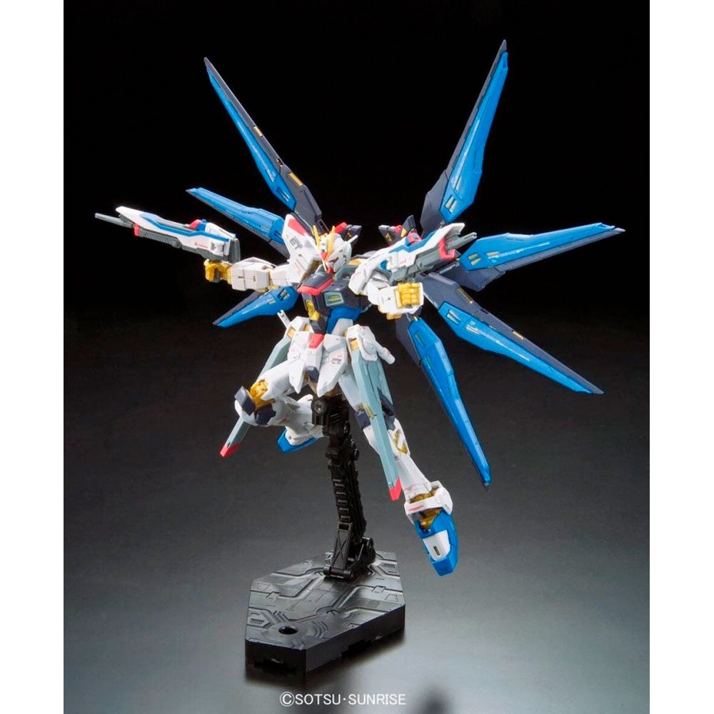 BANDAI RG MOBILE SUIT STRIKE FREEDOM GUNDAM - IRION Juguetería - 