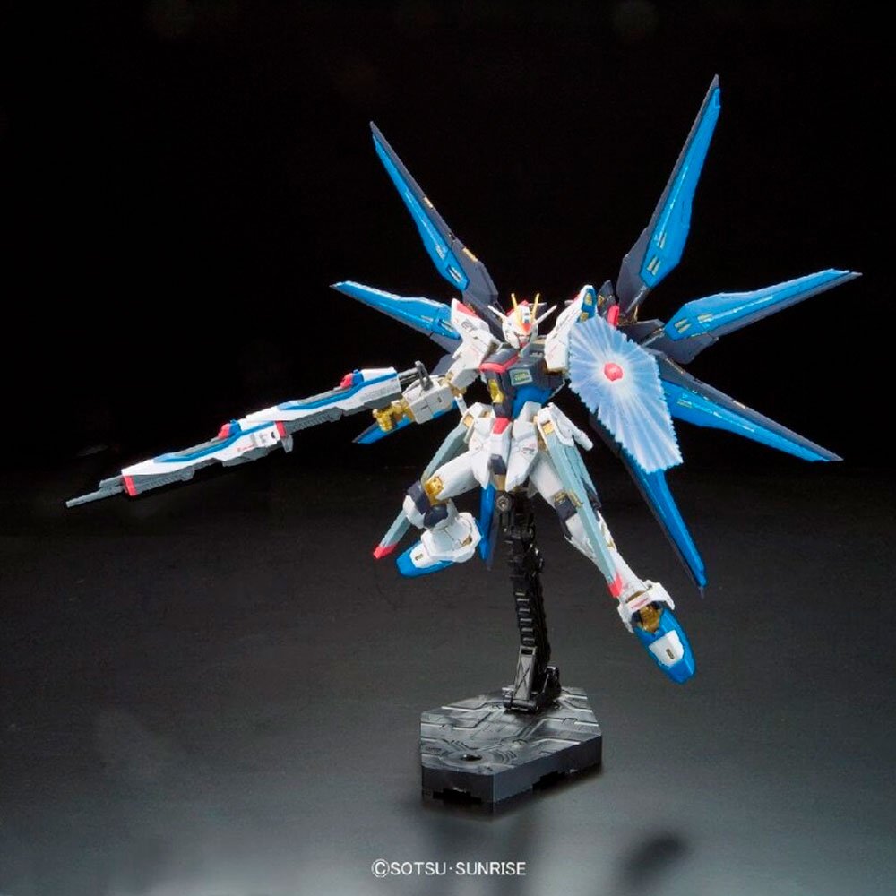 BANDAI RG MOBILE SUIT STRIKE FREEDOM GUNDAM - IRION Juguetería - 