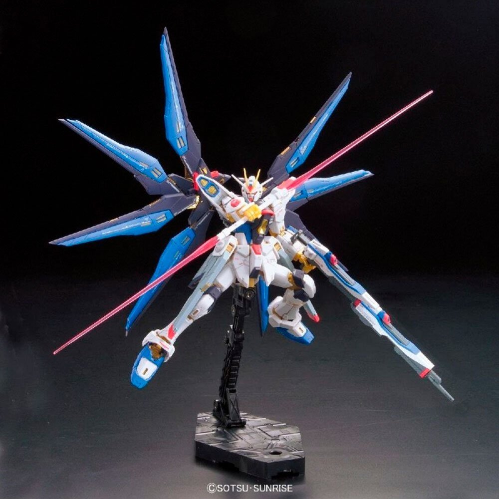 BANDAI RG MOBILE SUIT STRIKE FREEDOM GUNDAM - IRION Juguetería - 