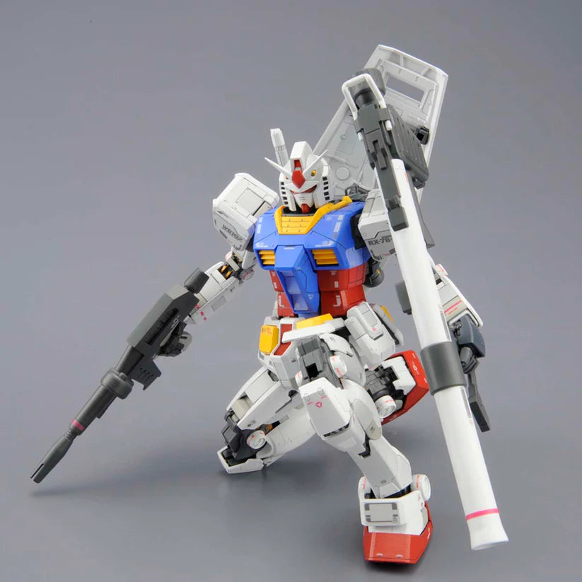 BANDAI MG RX-78-2 GUNDAM