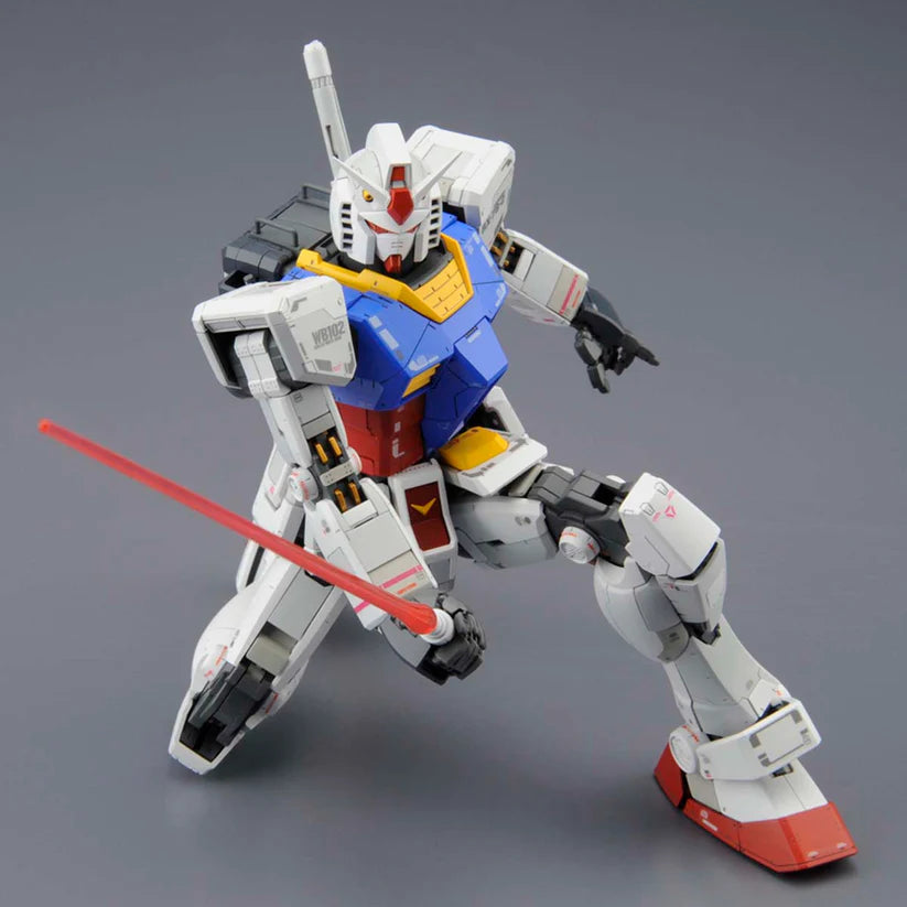BANDAI MG RX-78-2 GUNDAM
