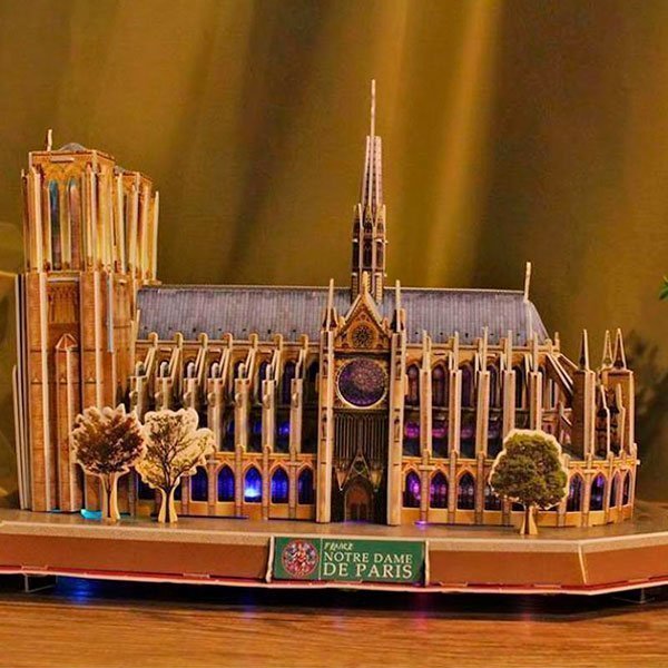CUBICFUN LED ARCHITECTURE MODEL PUZZLE 3D NOTRE DAME DE PARIS (149 PIEZAS) - IRION Juguetería - 