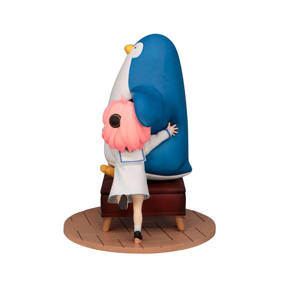 FIGURA EXCEED CREATIVE ANYA FORGER WITH PENGUIN - IRION Juguetería - 