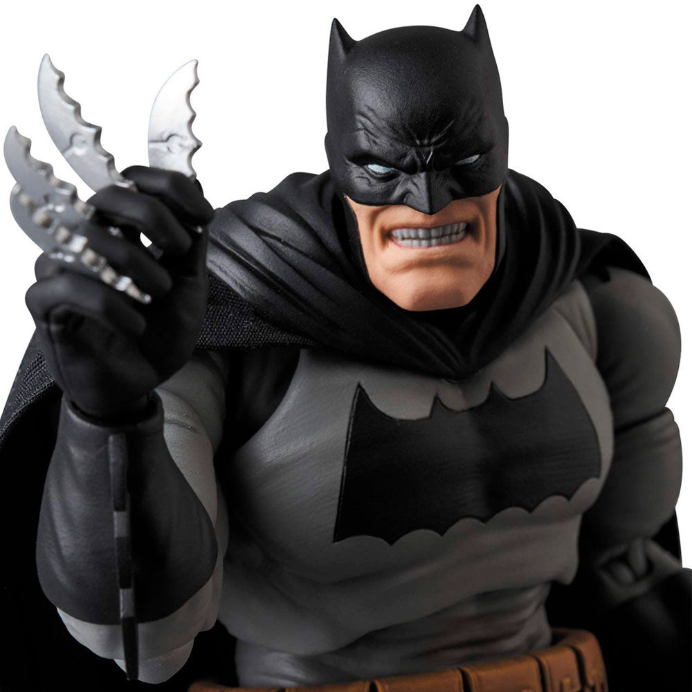 FIGURA BATMAN THE DARK KNIGHT RETURNS MAFEX 106 – IRION Juguetería