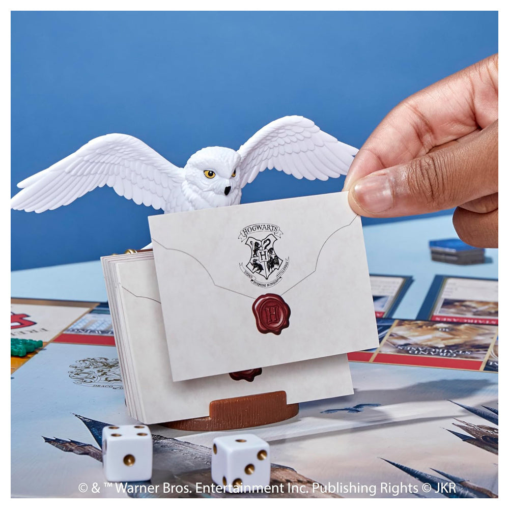 Juegos de mesa monopoly harry potter chile con figura de lechuza y cartas temáticas de Hogwarts