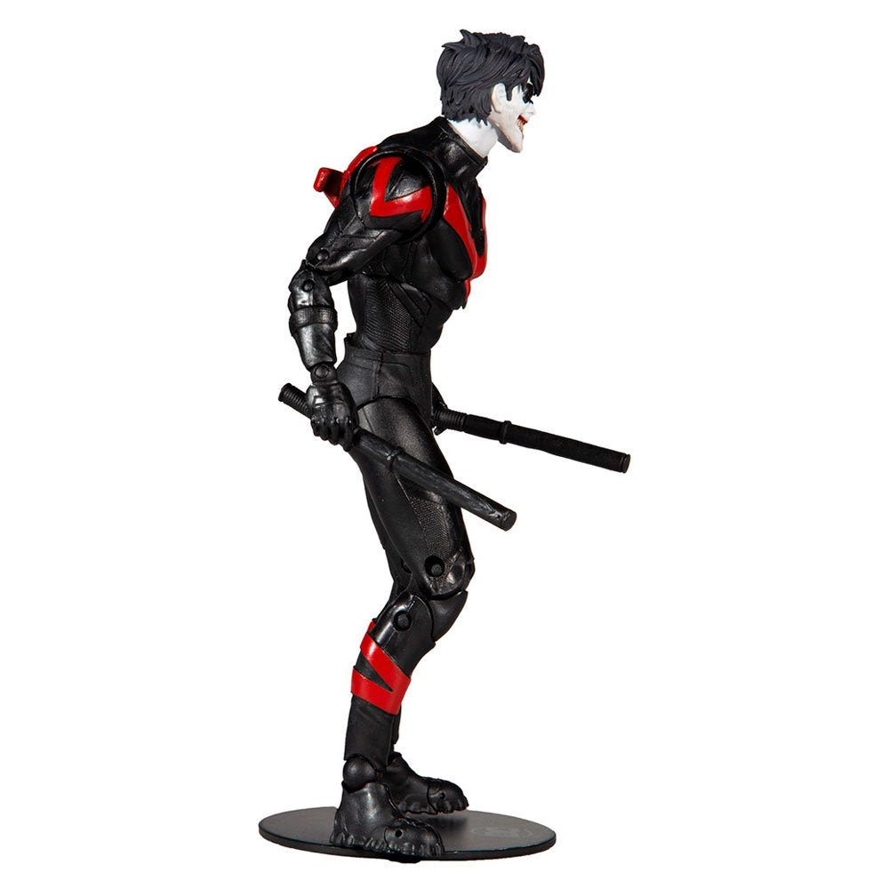 Figura Nightwing McFarlane Toys en pose de combate con traje negro y rojo y bastones