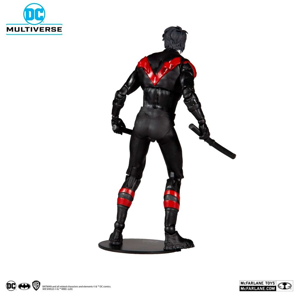 Figura Nightwing McFarlane Toys en traje negro con detalles rojos y base de exhibición