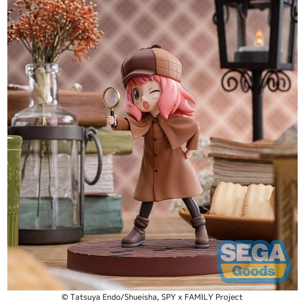 FIGURA LUMINASTA ANYA FORGER PLAYING DETECTIVE